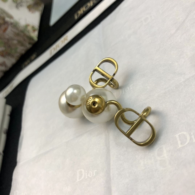 chr1st1an D10r earrings